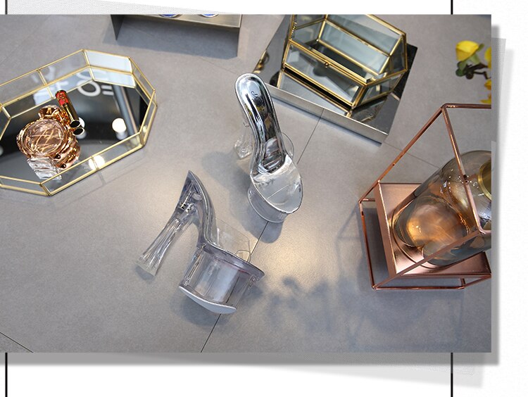 SANDÁLIA PLATAFORMA AZALEIA PRATA