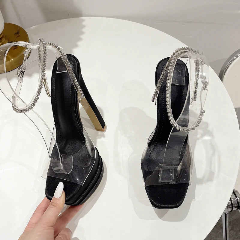 SANDÁLIA PLATAFORMA KELLY PRETA