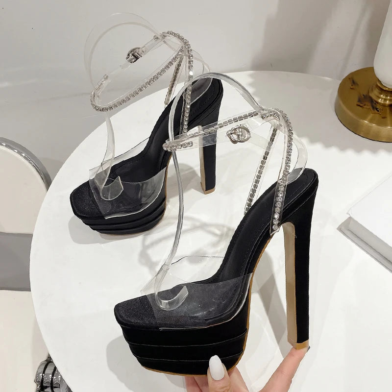 SANDÁLIA PLATAFORMA KELLY PRETA