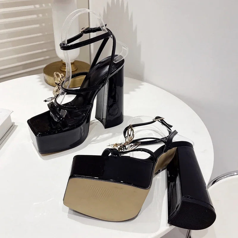 SANDÁLIA PLATAFORMA NÉFITIS PRETO