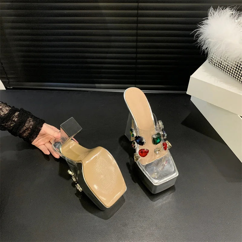 SANDÁLIA PLATAFORMA OSÍRIS COM PEDRAS COLORIDAS