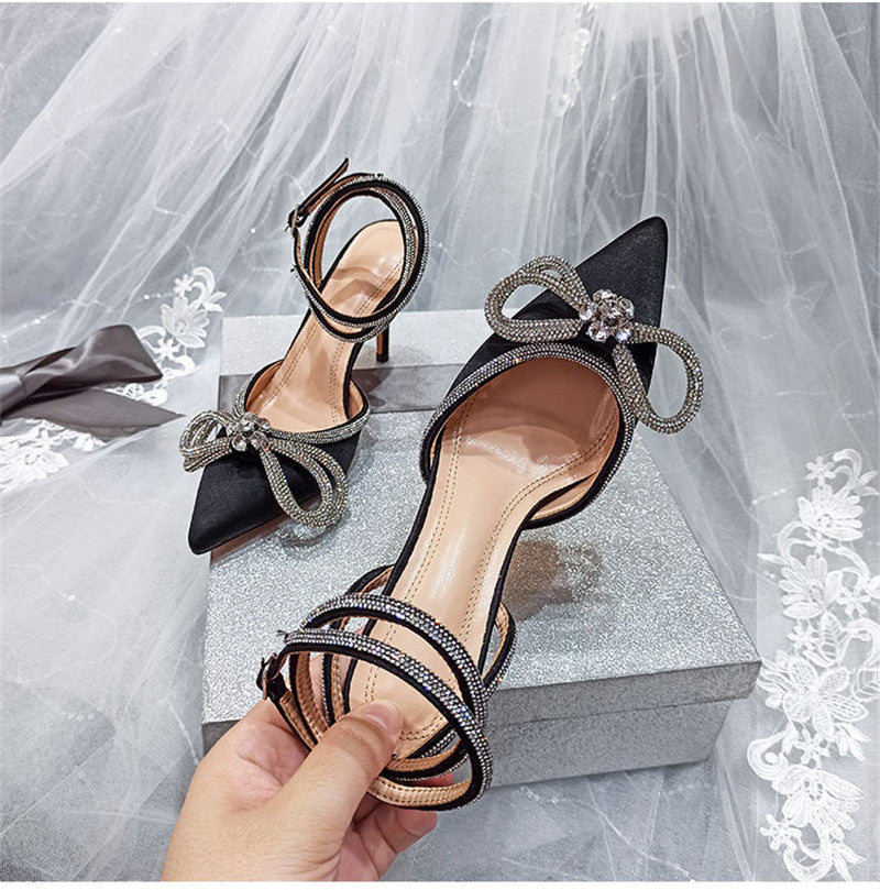 SCARPIN PARIS SALTO 9CM FINO COM STRASS PRETO